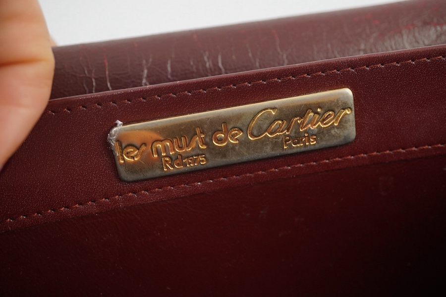 A Must de Cartier lady's leather shoulder bag in bordeaux